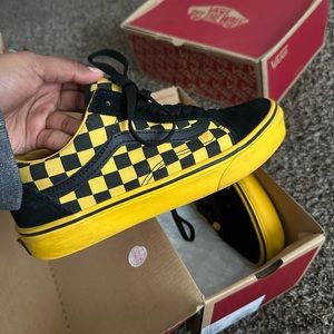 Mono/check Yellow and black Vans